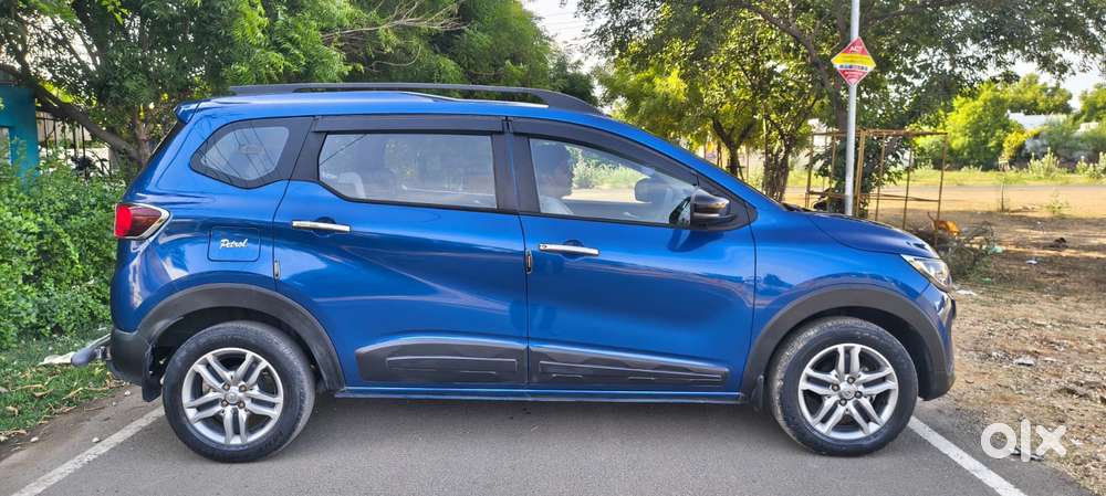 Renault Triber Rxz, 2023, Petrol