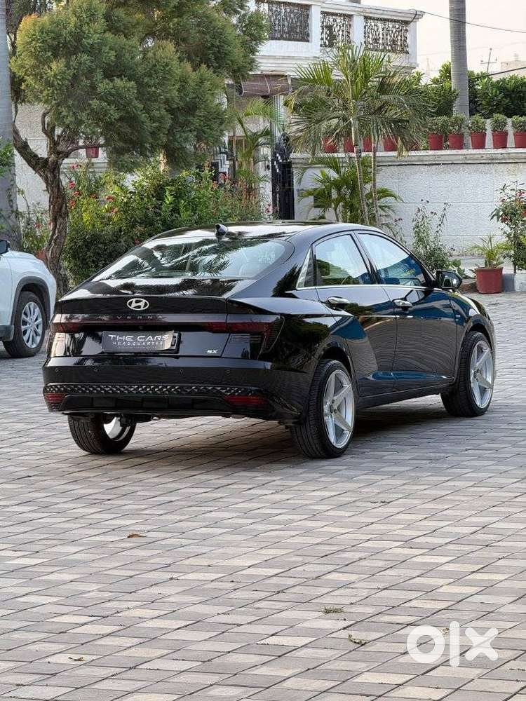 Hyundai Verna 1.5 Sx Vtvt Ivt, 2023, Petrol