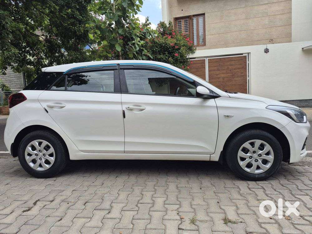 Hyundai I20 Petrol Cvt Magna Executive, 2018, Petrol