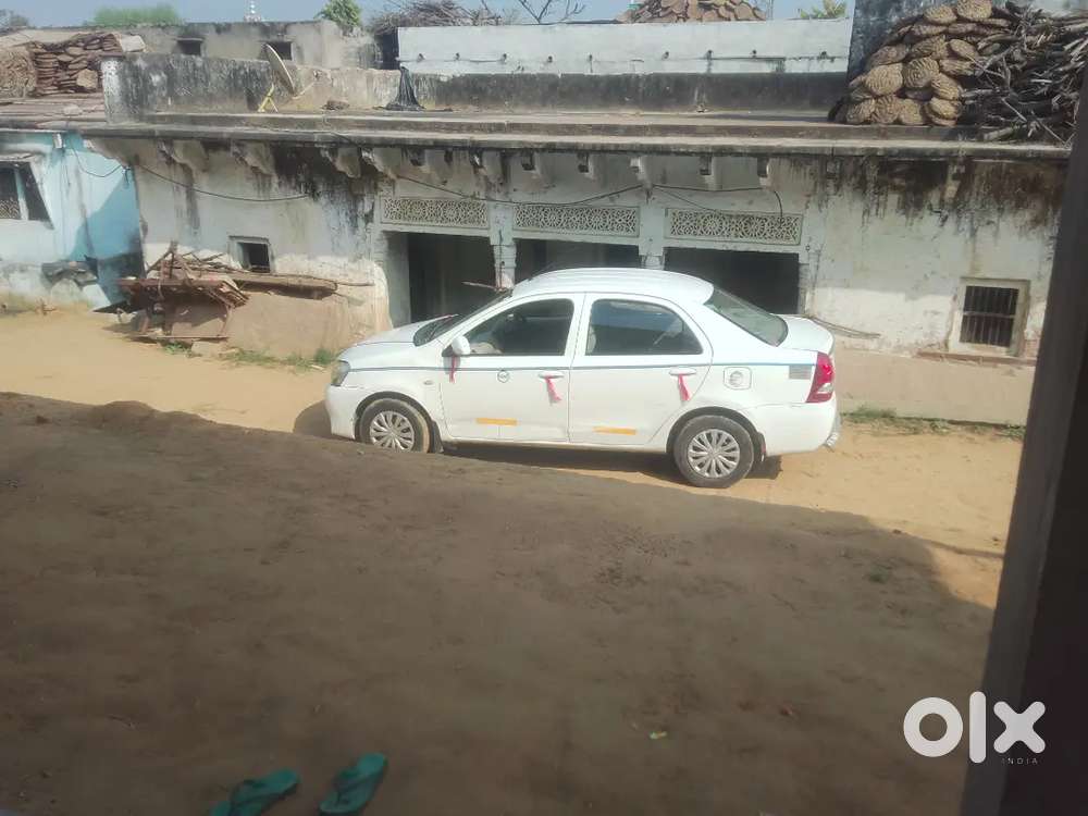 2016 Gaadi White Colour