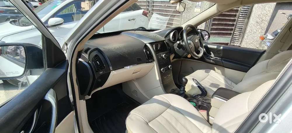 Mahindra Xuv500 W6 2015  First Owner  Non-accidental  Silver