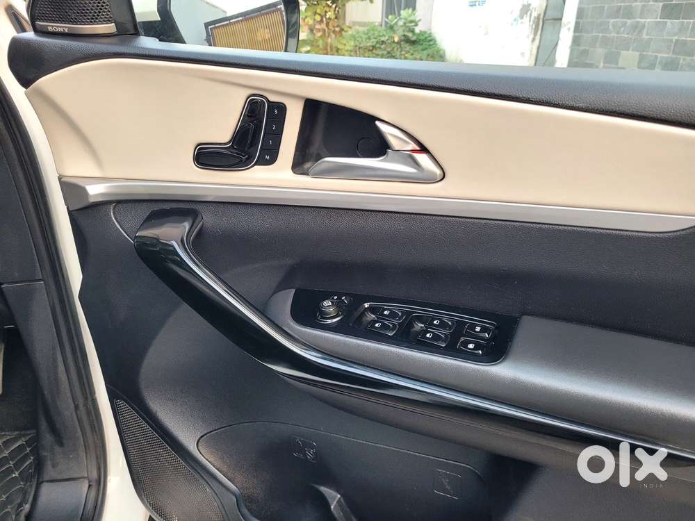Mahindra Xuv700 2.2 Ax 7 Diesel At Luxury Pack Str, 2022, Diesel