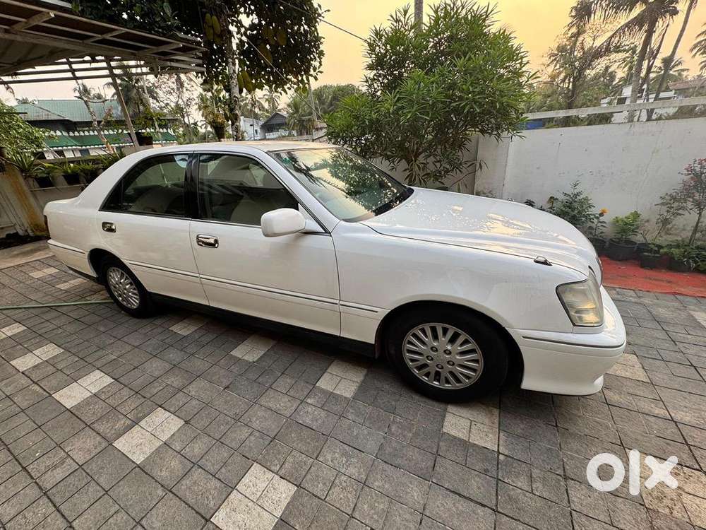 Toyota Crown Royal Saloon