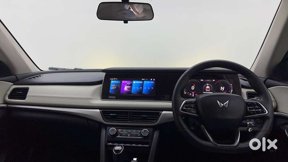 Mahindra Xuv700 2.0 Ax 5 Petrol Mt Str, 2022, Petrol