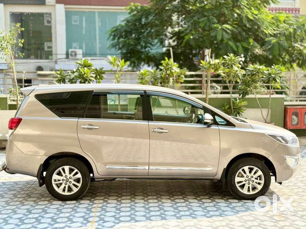 Toyota Innova Crysta 2.4 V, 2016, Diesel
