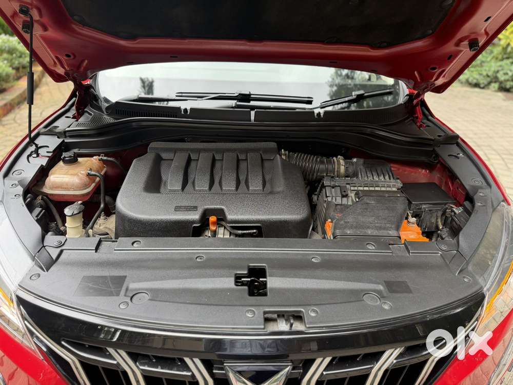 Mahindra Xuv700 2.0 Ax 7 Petrol Mt Str, 2022, Petrol