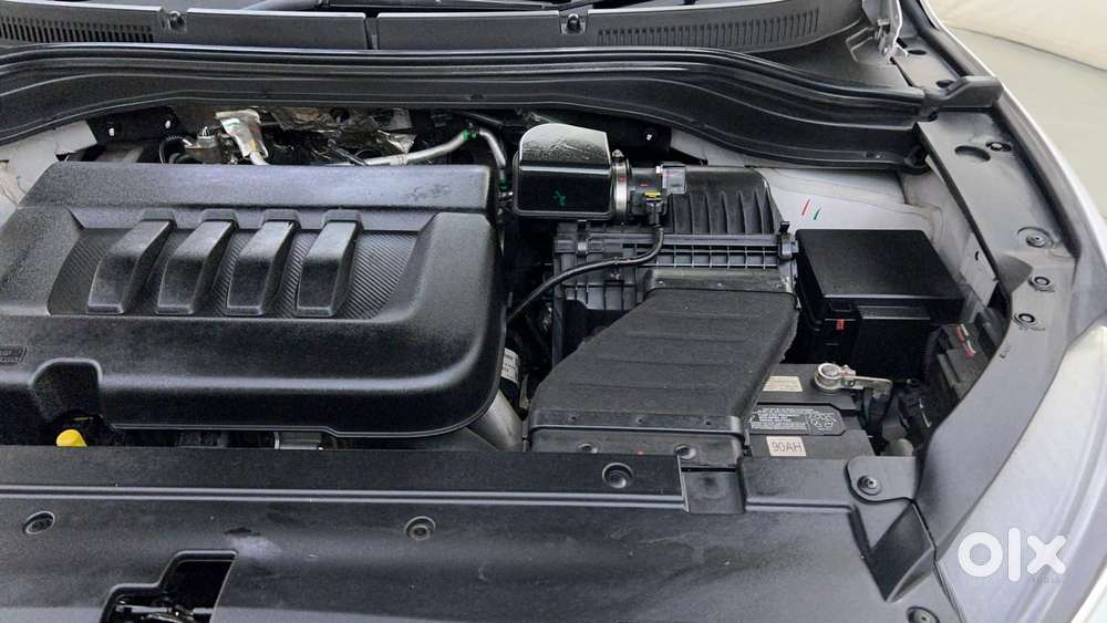 Mahindra Xuv700 2.2 Ax 5 Diesel At 7 Str, 2025, Diesel