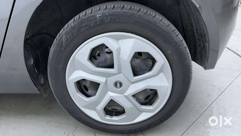 Tata Altroz 1.2 Xm Plus, 2022, Petrol