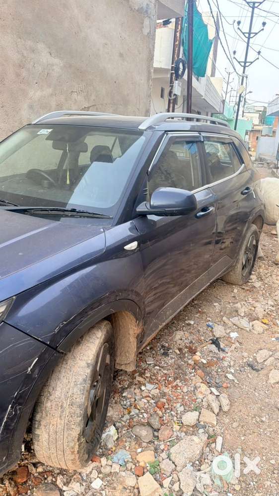 Hyundai Venue 2021 Petrol Well Maintained