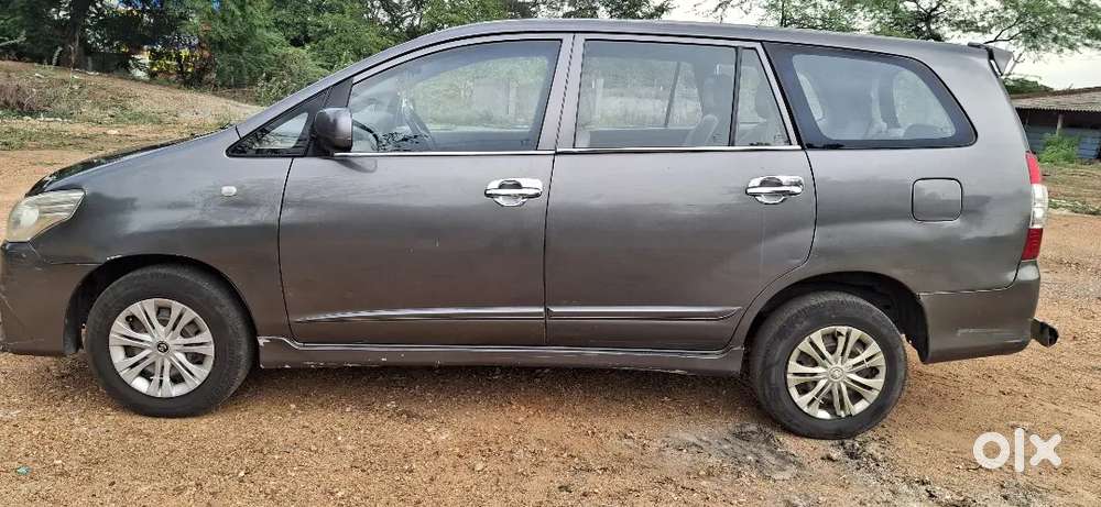 Toyota Innova Diesel 2.5 2014