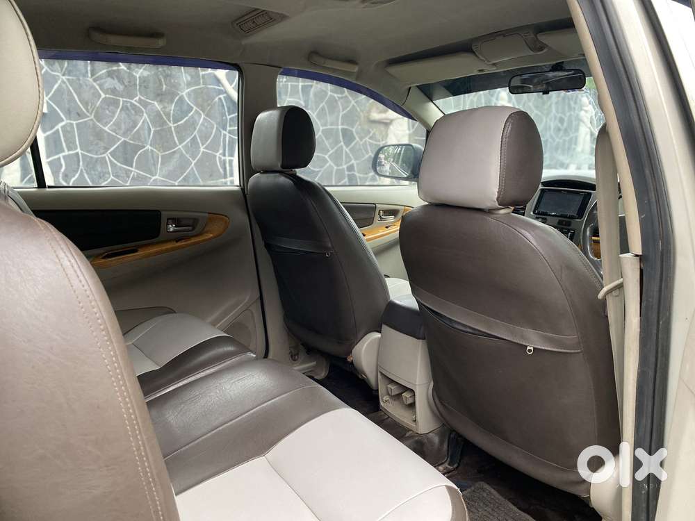 Toyota Innova 2004-2011 2.5 V Diesel 8-seater, 2011, Diesel