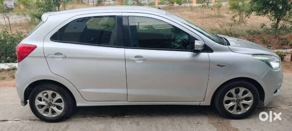 2016 Ford Figo Titanium Petrol (ing - Silver )
