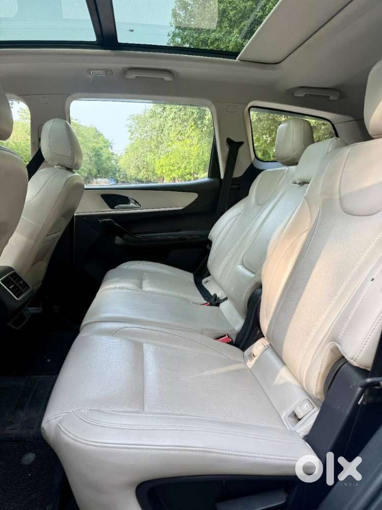 Mahindra Xuv700 2.0 Ax 7 Petrol At Str, 2022, Petrol