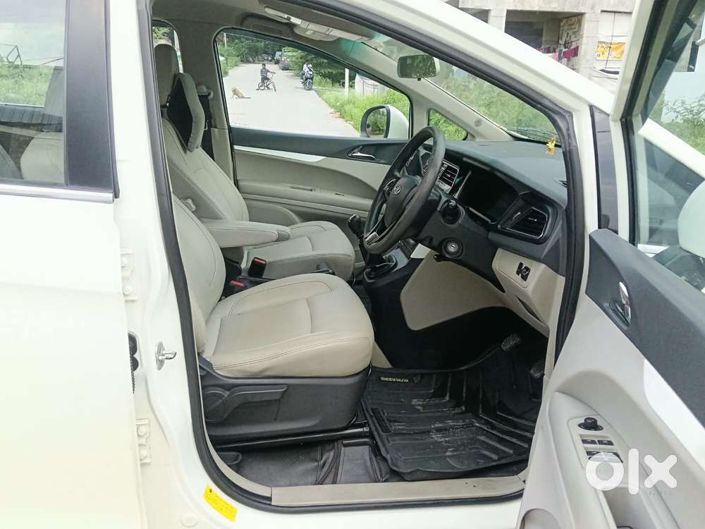 Mahindra Marazzo M8, 2018, Diesel