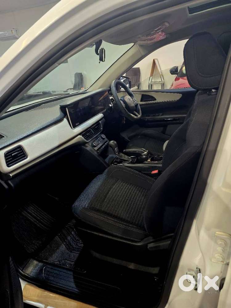 Mahindra Xuv700 2.2 Ax 5 Diesel At 7 Str, 2024, Diesel