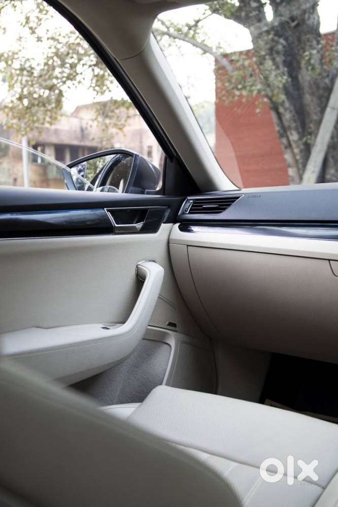 Skoda Superb Laurin And Klement 1.8, 2023, Petrol