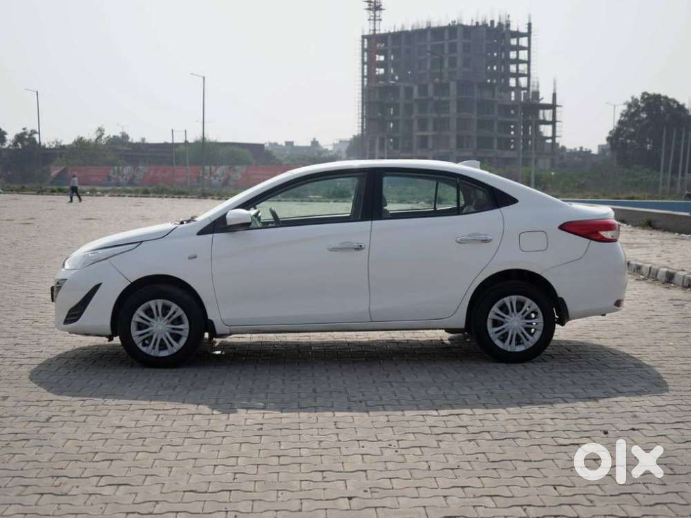 Toyota Yaris J Cvt, 2018, Petrol