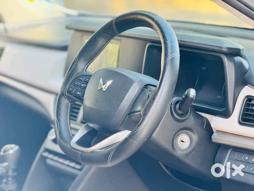 Mahindra Xuv700 Ax 3 Diesel Mt 7 Str (e), 2024, Diesel