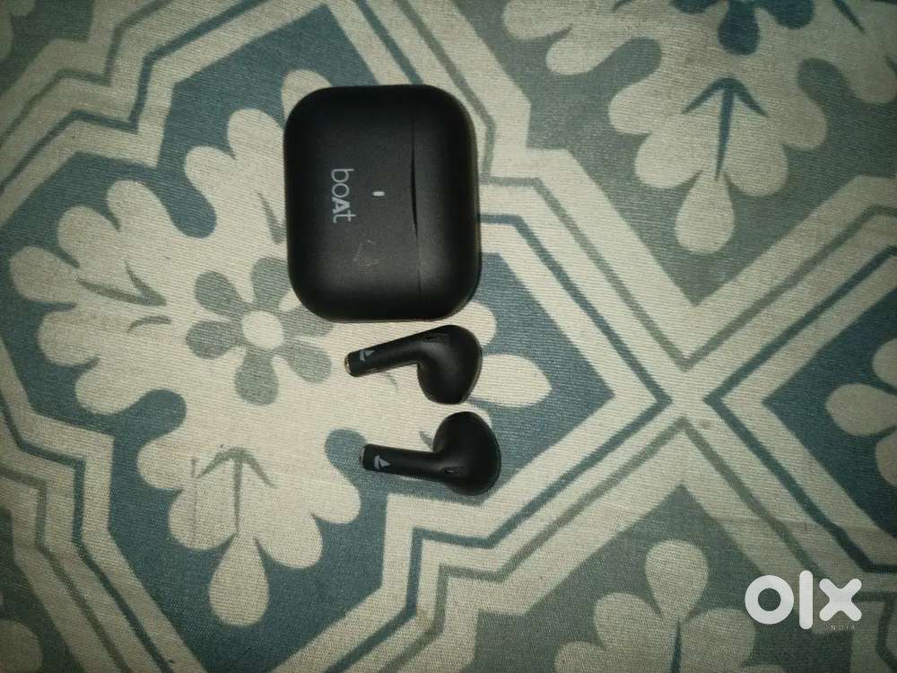 New boat earbuds only 3days old best condition best sound quality