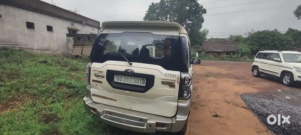 Mahindra Scorpio S10 2016