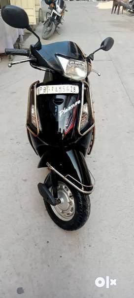 Used pleasure scooty price sale