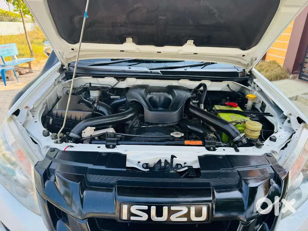 Isuzu V-cross 2018 Diesel Well Maintained