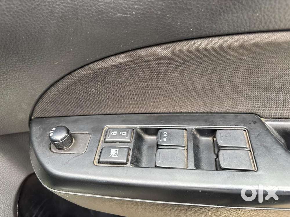 Maruti Suzuki Swift Vxi + Manual, 2012, Petrol