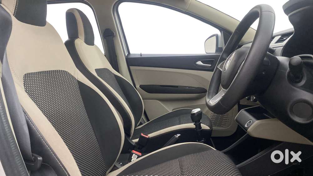 Renault Triber Rxz, 2020, Petrol