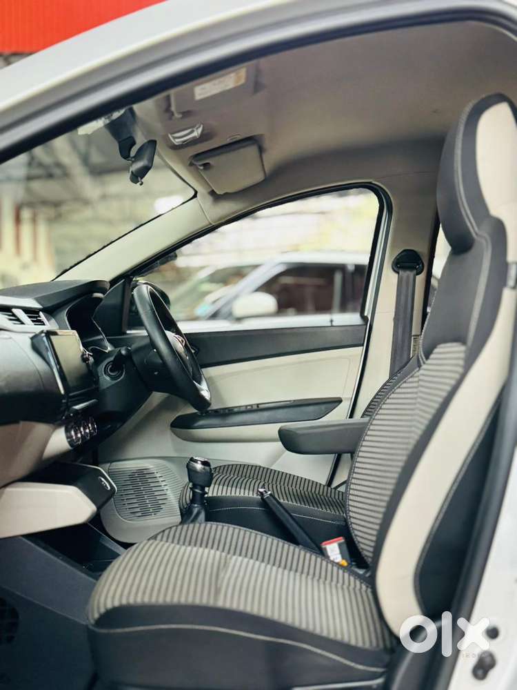 Renault Triber Rxz, 2024, Petrol