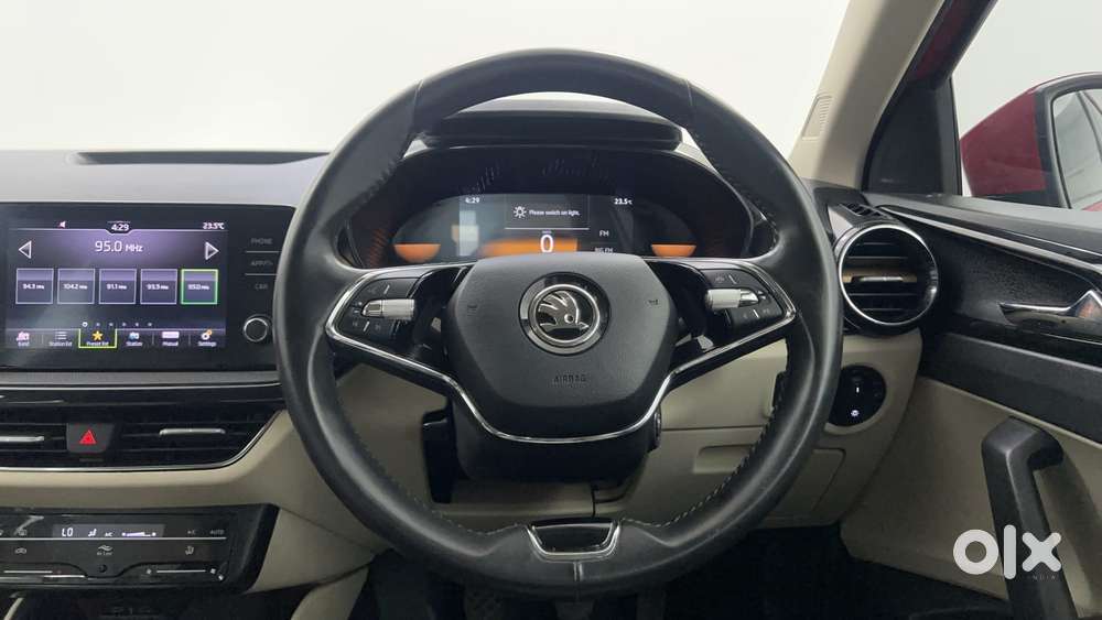 Skoda Slavia Style 1.0l Tsi Mt, 2023, Petrol