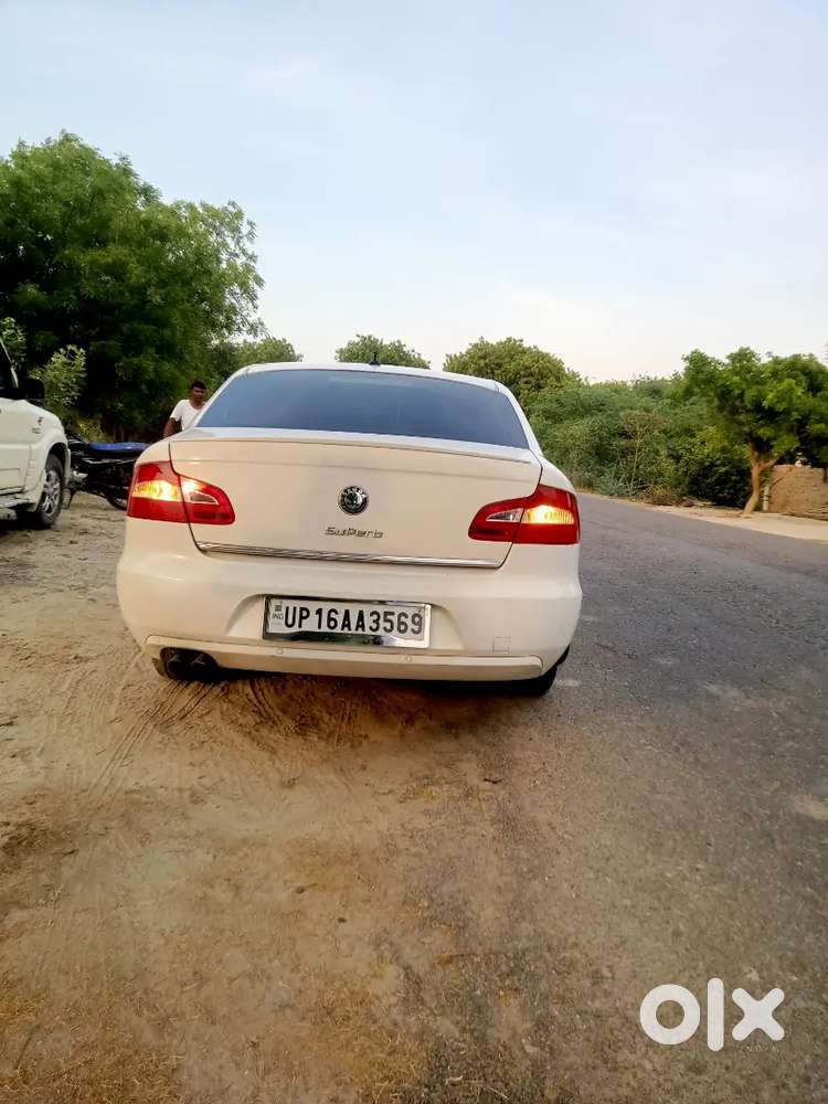 Skoda Superb 2010 Diesel 105000 Km Driven