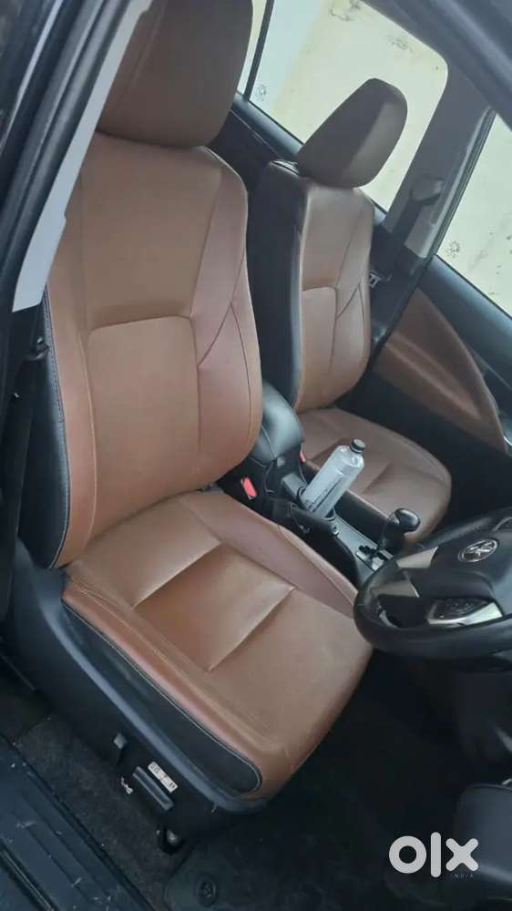 Innova Crysta Captain Seat 2.4 Z (at)