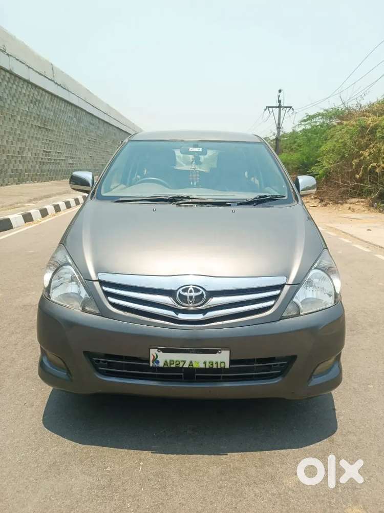 Toyota Innova 2012