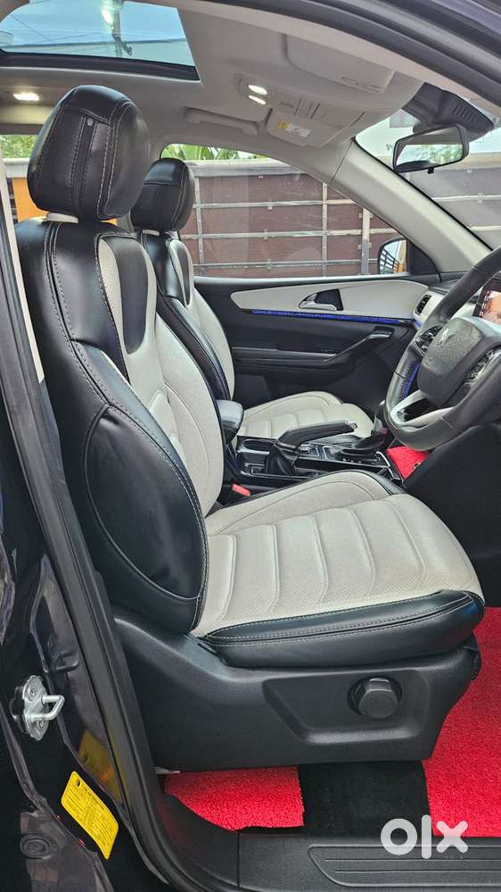 Mahindra Xuv700 2.2 Ax 7 Diesel At Str, 2025, Diesel