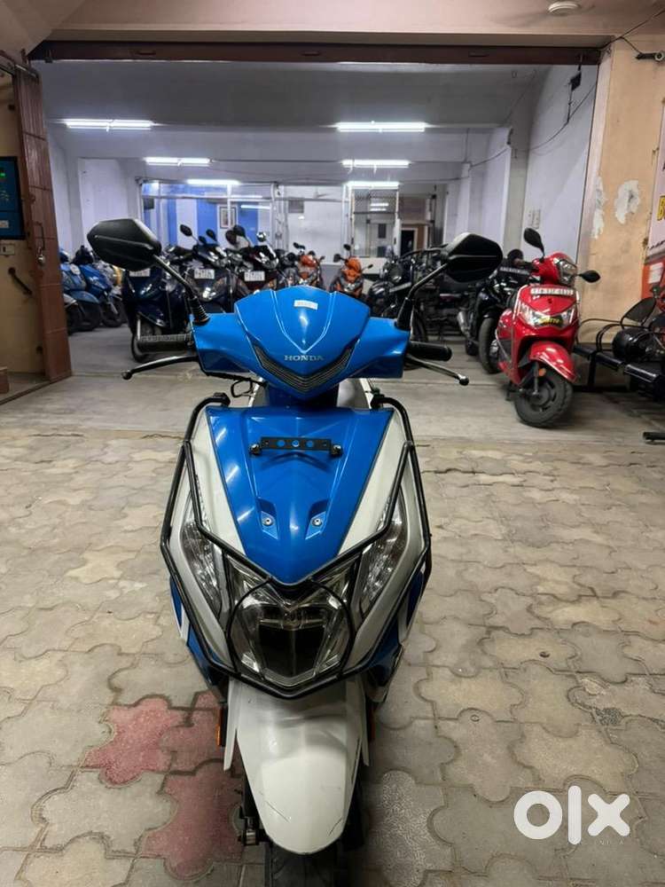 Honda dio scooty blue colour hot sale