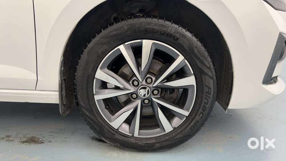 Skoda Slavia Style 1.0l Tsi At, 2022, Petrol