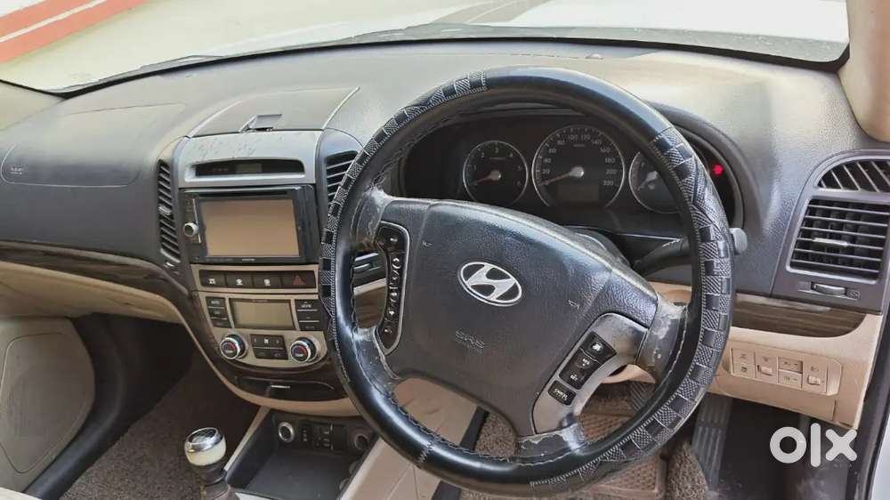 Hyundai Santa Fe 2011 Diesel 139000 Km Driven.