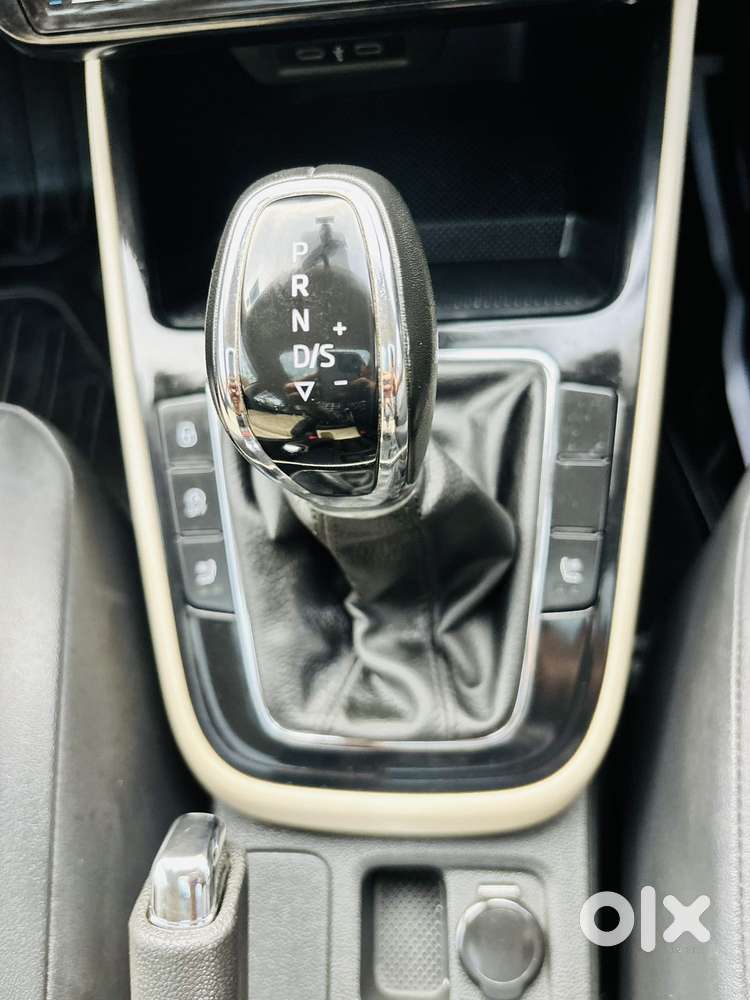 Skoda Slavia Style 1.0l Tsi At, 2023, Petrol