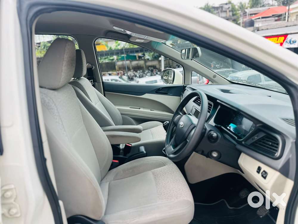 Mahindra Marazzo M4, 2019, Diesel