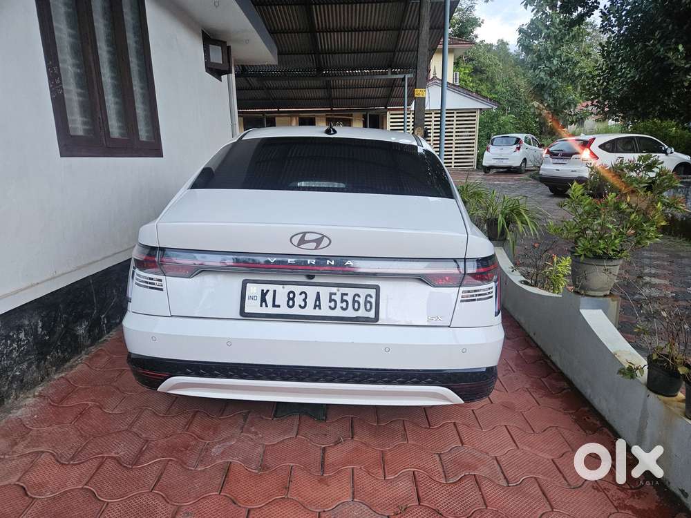Hyundai Verna Sx (o) 1.5 Vtvt Ivt [2023 - 2026], 2022, Petrol