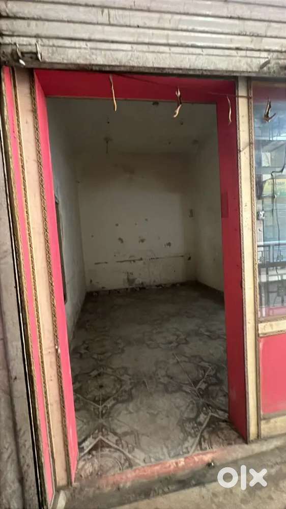 Main market me shop ha complex me 10x16  size ha shop ka .