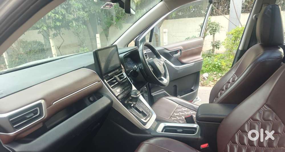 Toyota Innova Hycross 2.0 Vx Hybrid 8 Str, 2025, Petrol