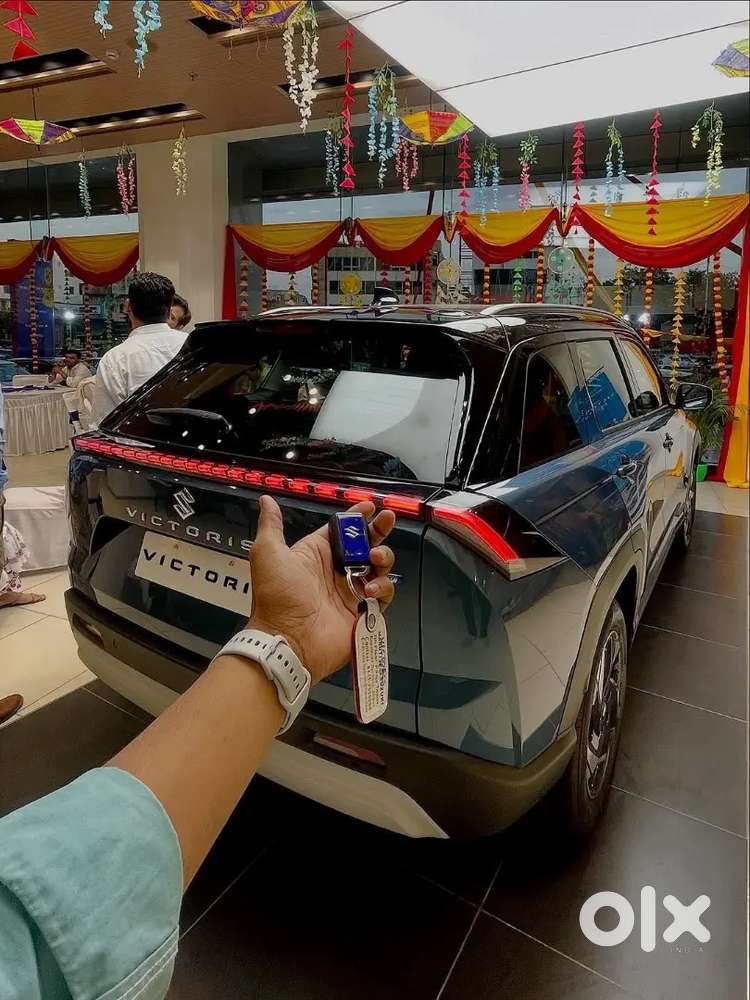 Maruti Suzuki Victoris Zxi +