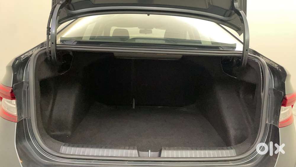 Skoda Slavia Ambition 1.0l Tsi Mt, 2022, Petrol
