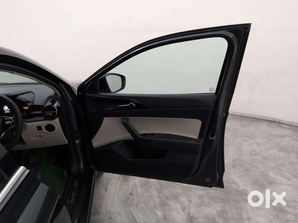 Skoda Slavia Style 1.0l Tsi At, 2023, Petrol