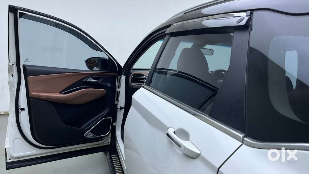 Mg Hector Plus Sharp Pro 2.0 Turbo Diesel 7 Str Dual Tone, 2023, Die..