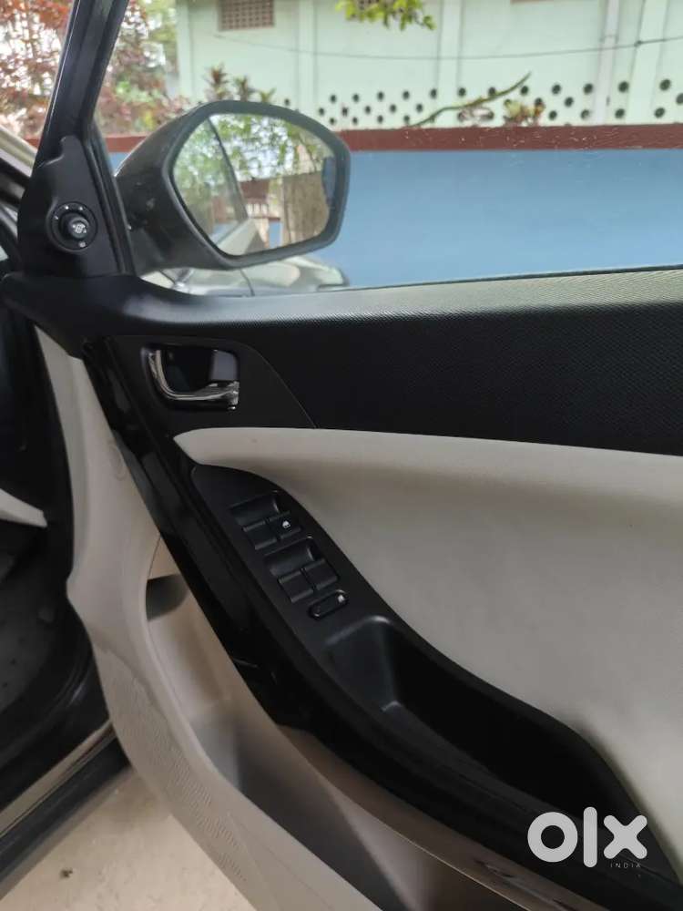 Less Than 5000 Km Driven With All Top Model Features