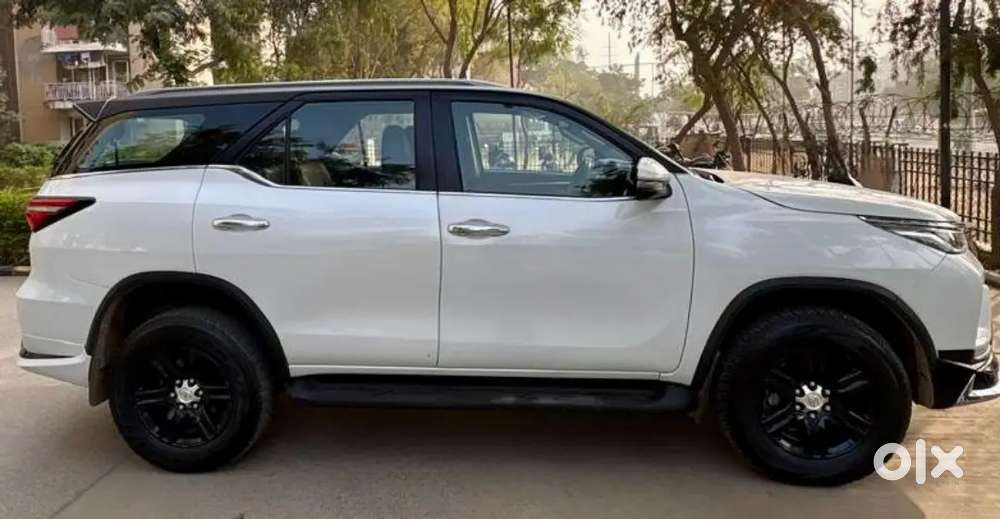 Toyota Fortuner Legender 2025 Diesel 5000 Km Driven