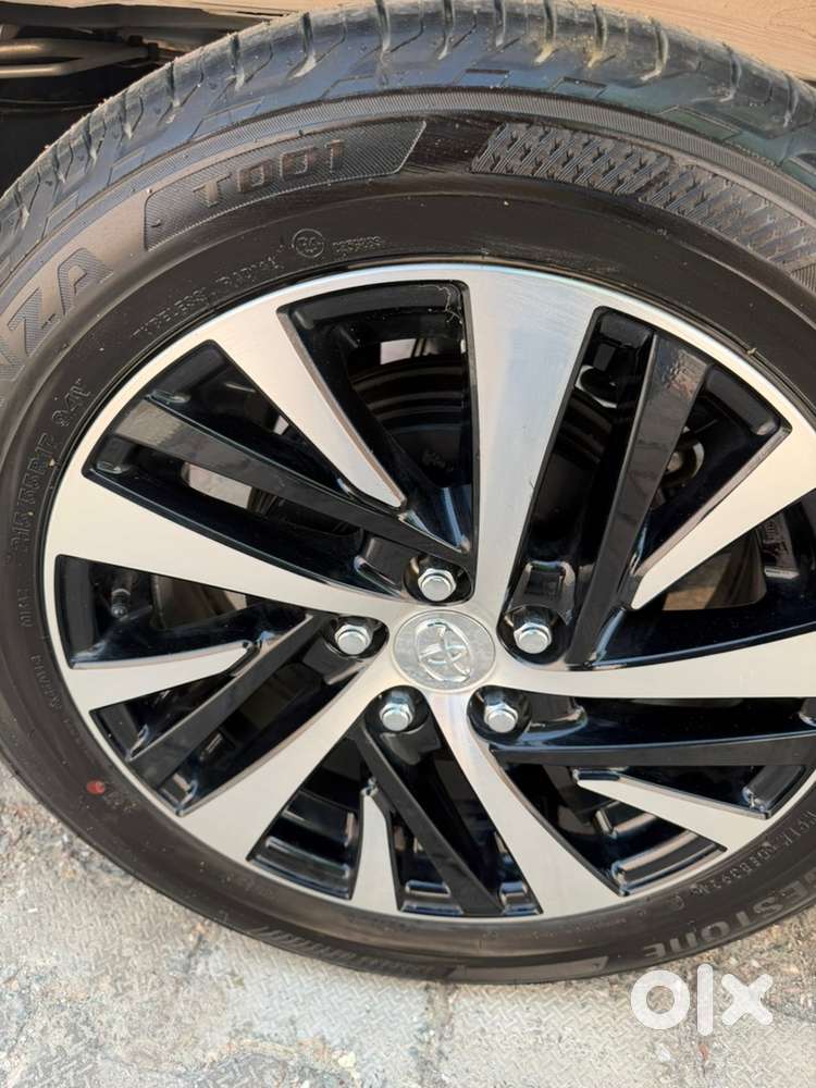 Toyota Innova Crysta 2025