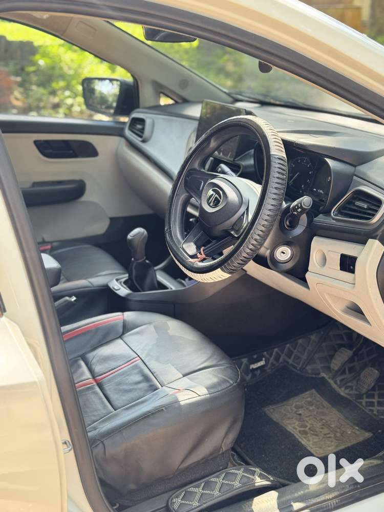 Tata Altroz 1.2 Xe, 2025, Petrol